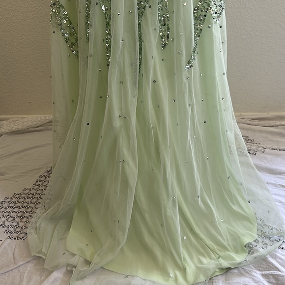 NWT Mac Duggal Green Sequined Butterfly Sleeve High Low Gown - Picture 10 of 14